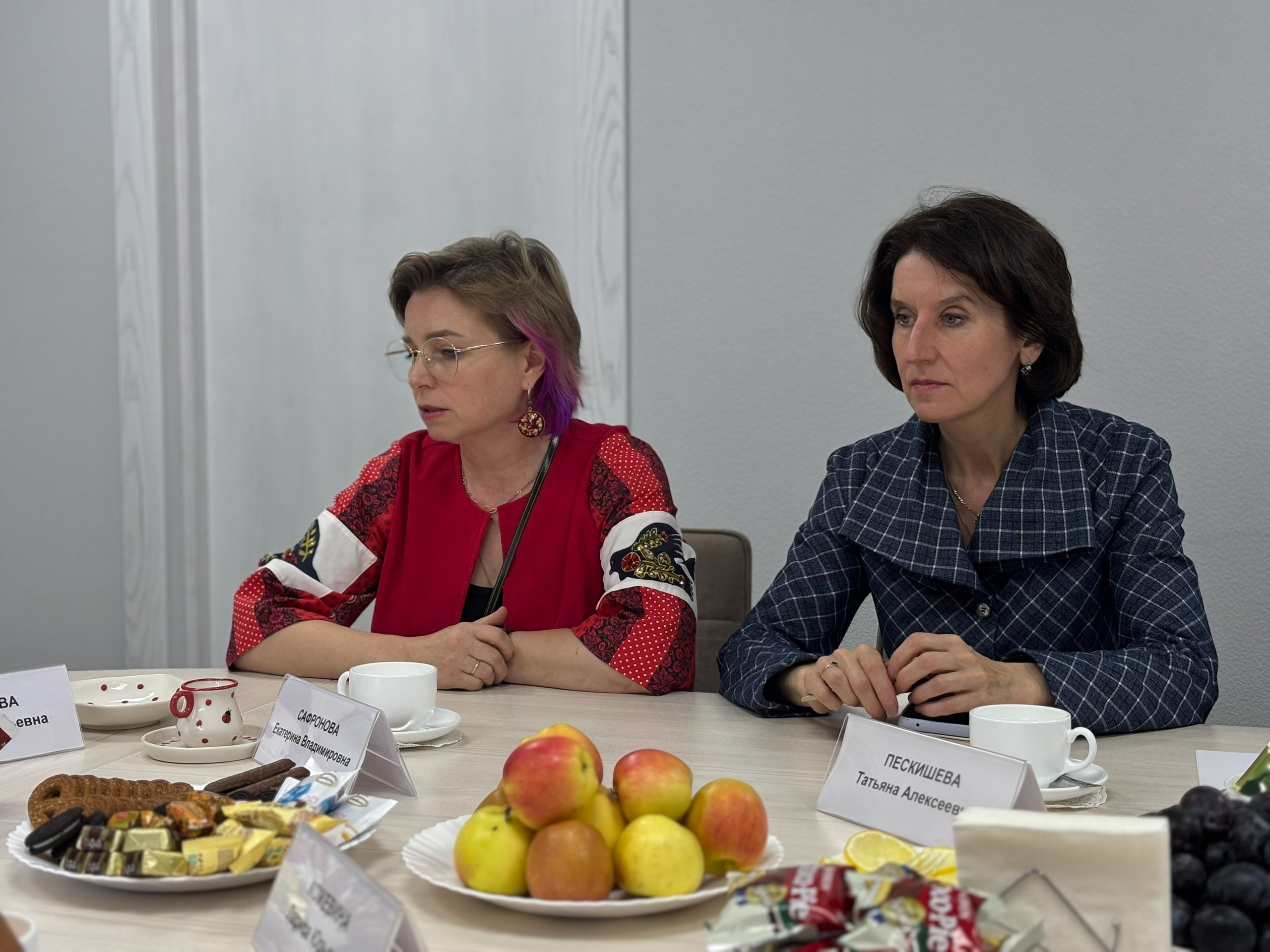 #прямо_сейчас в Череповце проходит круглый стол, организованный благотворительным фондом «Дорога к дому». На встрече собрались представители общественных организаций, которые занимаются поддержкой детей и людей с ограниченными возможностями.
