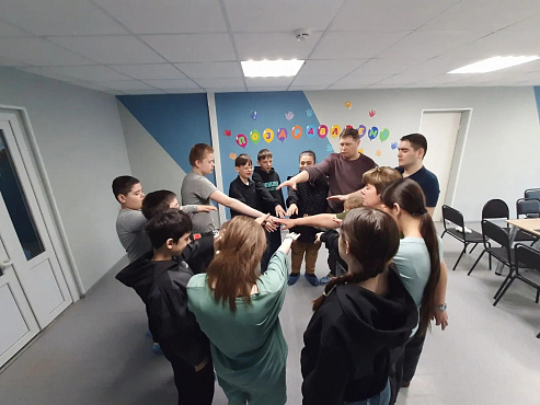 В Оленегорске для участников проекта «Здоровая семья» состоялся детско-родительский тренинг «Связующая нить»