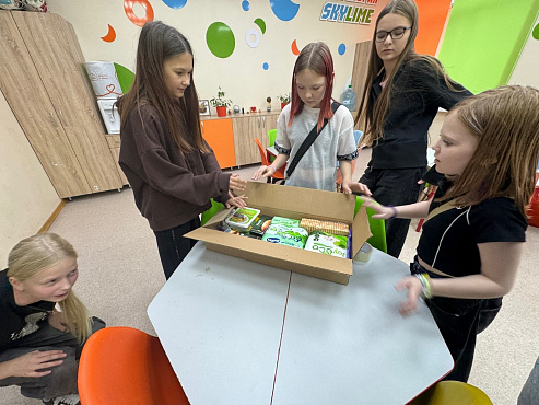 Ребята «Молодёжной парковки» собрали посылку для госпиталя